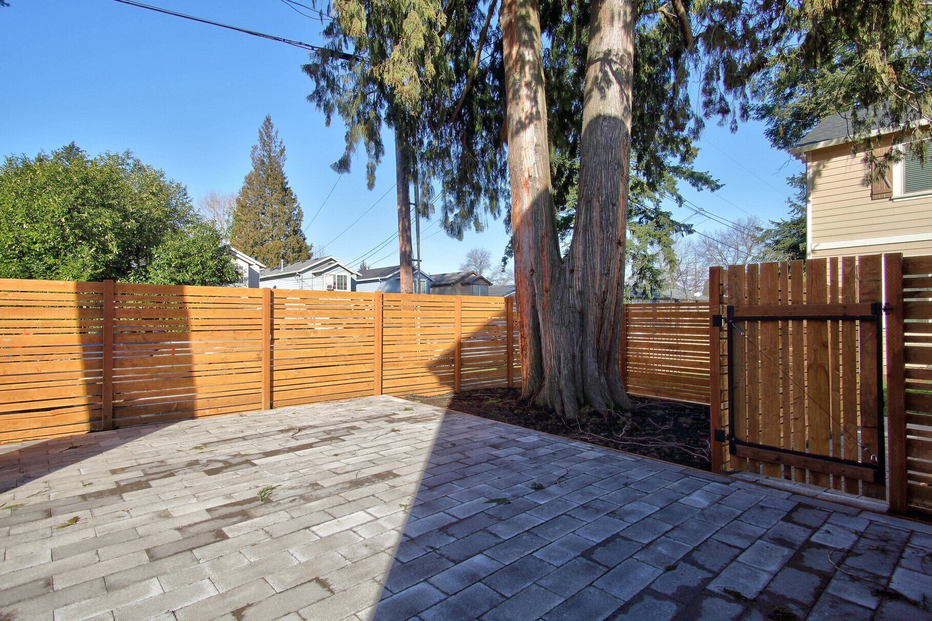 Building Photo - 9424 N Macrum Ave