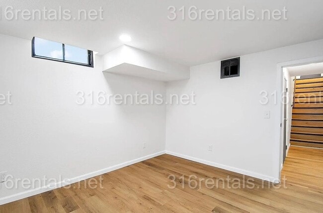 Building Photo - $1795 - 4 bed 2 bath - Single Family Home