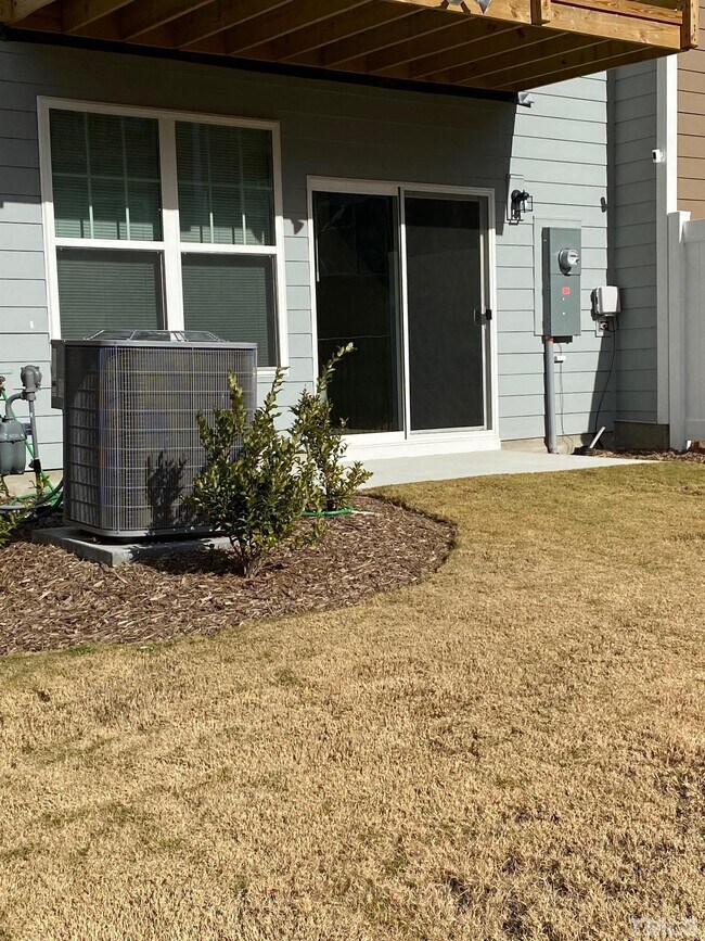 Building Photo - 1046 Commack Dr