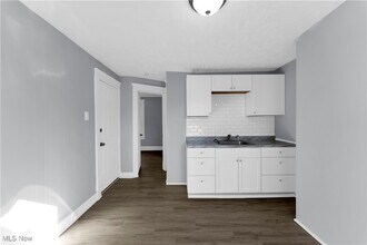 Building Photo - 11702 Brookfield Ave