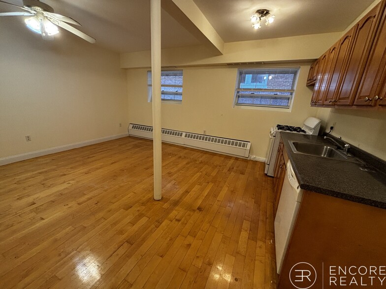 Building Photo - 1555 Beacon St