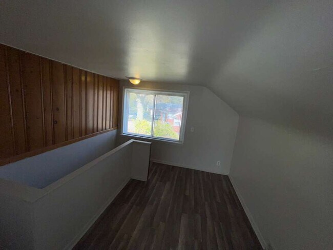 Building Photo - 9083 Grandville Ave