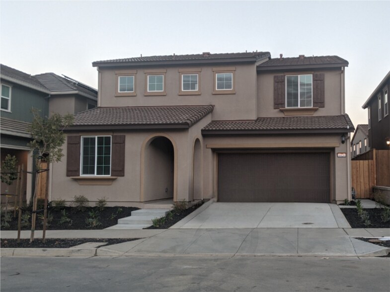 Primary Photo - 6420 Godani St