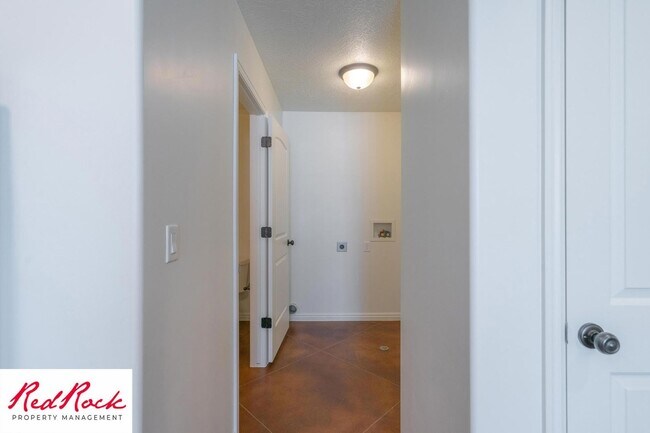 Building Photo - DOG-FRIENDLY 3 Bedroom Townhome with INTERNET INCLUDED!