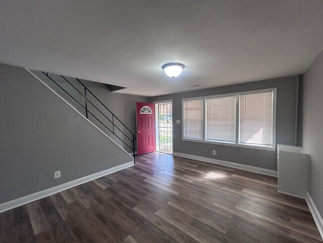 Building Photo - Baltimore - 2 Bedrooms + Den and 1 baths Available!