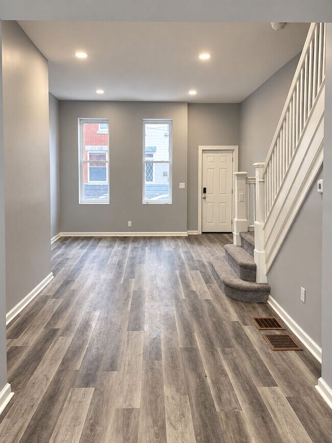 Building Photo - 2739 W Montgomery Ave