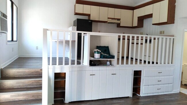 Studio Apt w/ elevated Kitchen - 3814 Memorial Blvd