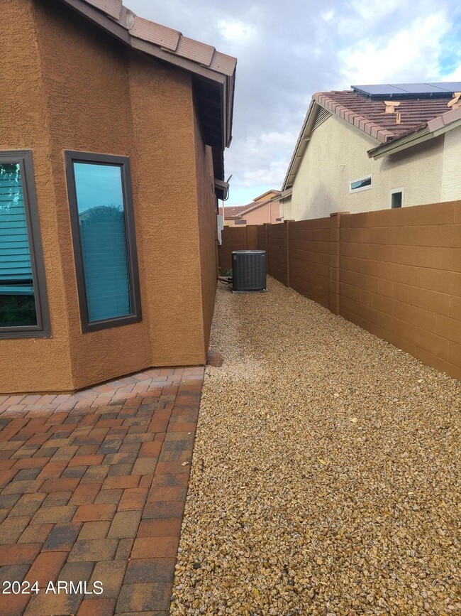 Building Photo - 17407 N Larkspur Ln