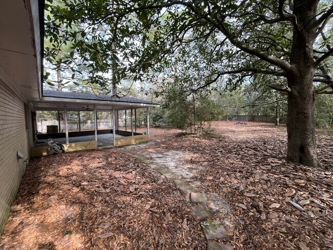 Building Photo - 211 Henderson St