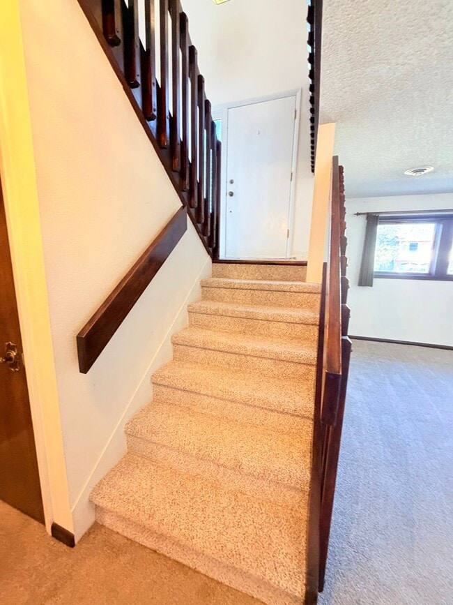 Building Photo - Beautiful Spacious Fox Farm Home