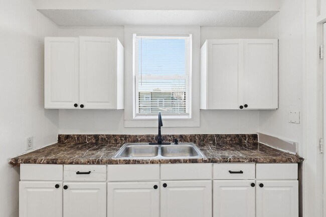 Building Photo - 498-500 N Champion Ave