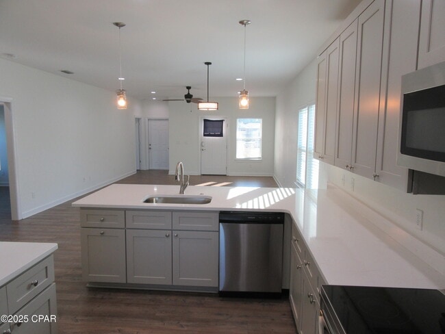 Building Photo - 2811 N Panama Ave