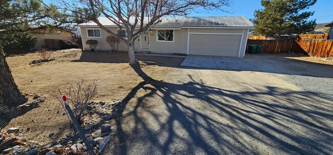 Building Photo - 3 bed 1 bath 2 Car garage- Desert Springs ...