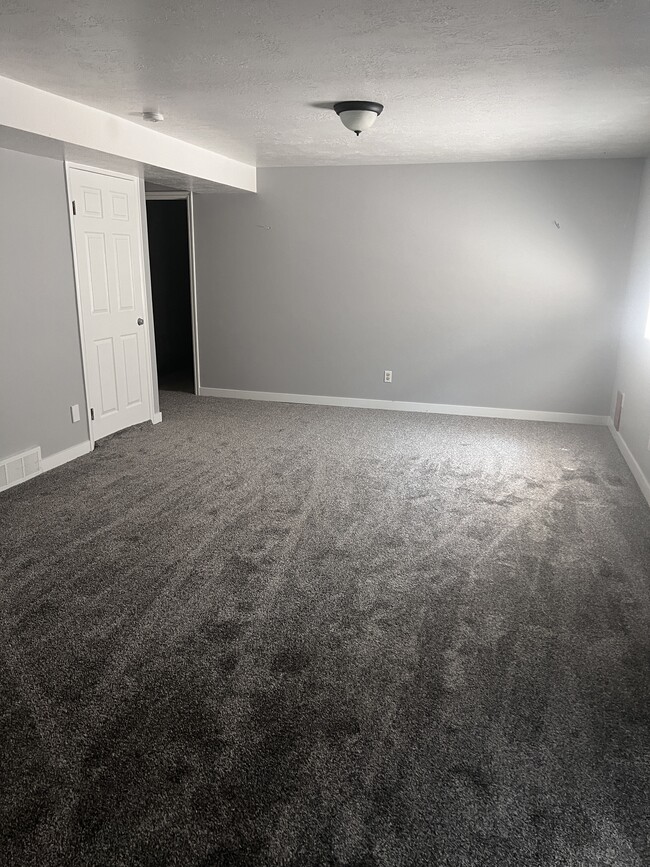 Building Photo - South Weber