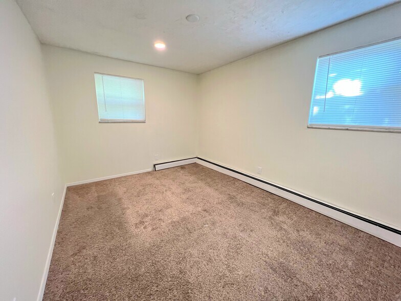 Bedroom - 2936 W McMicken Ave