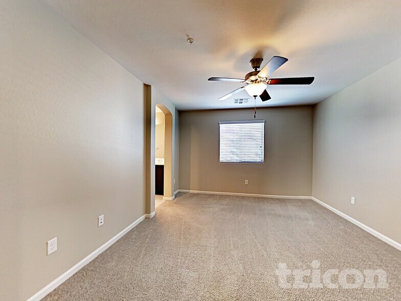 Building Photo - 12551 W Hummingbird Terrace