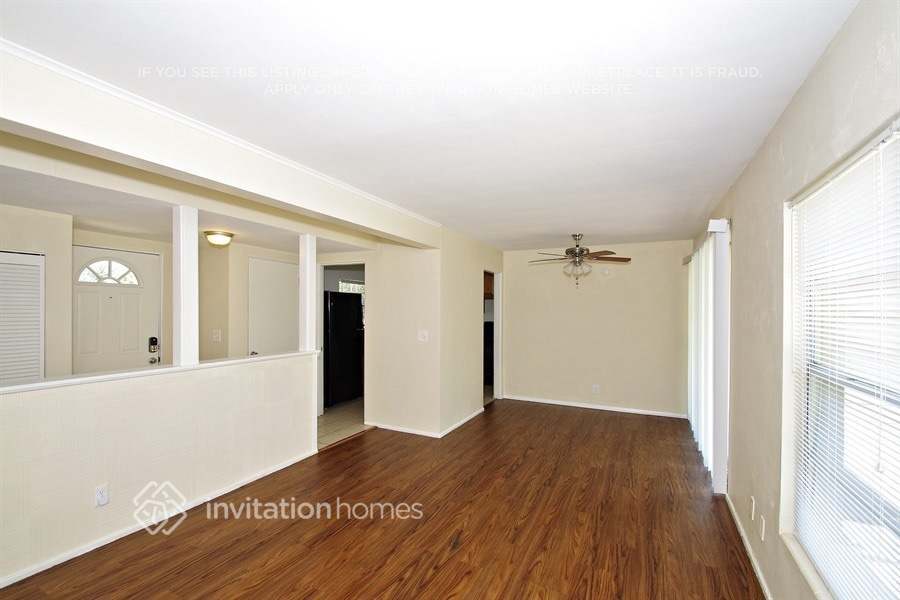 Building Photo - 717 Baywood Dr