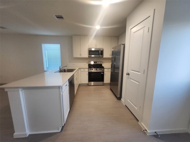 Building Photo - 715 Amberwood Creek Dr