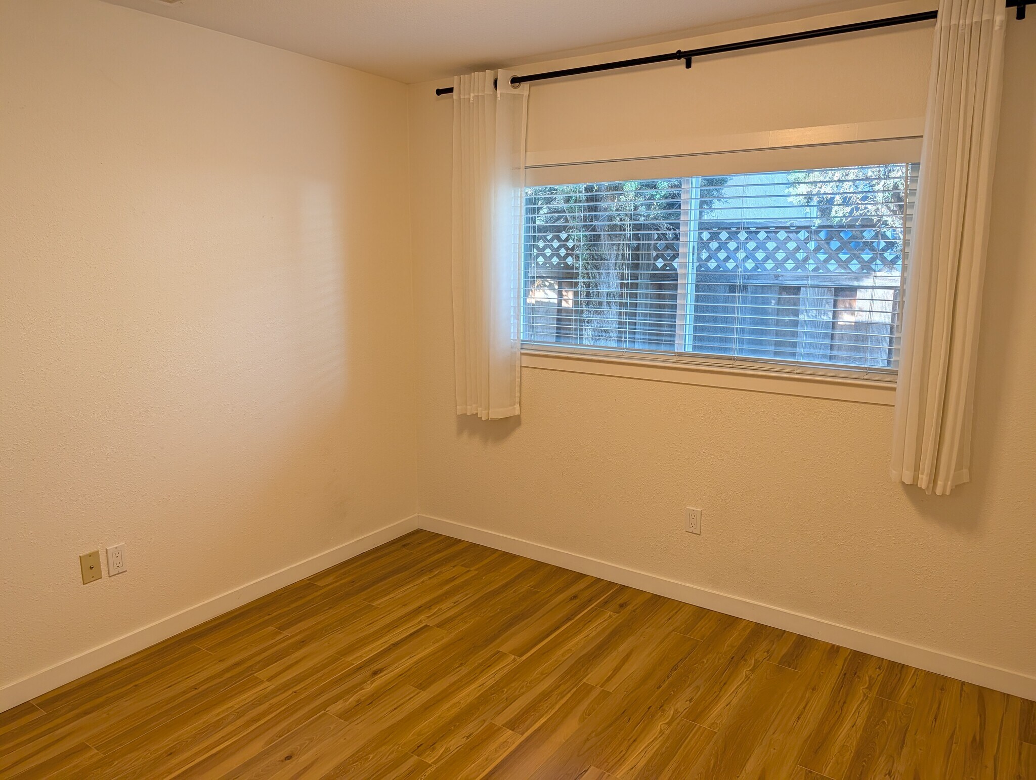 Building Photo - 487 Tuscarora Dr