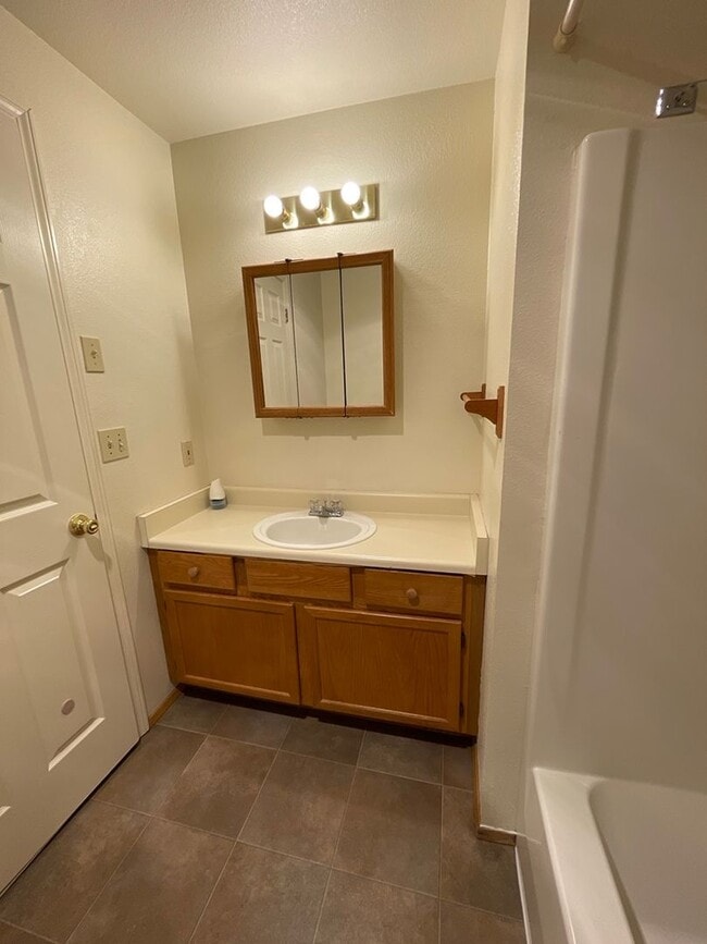 Building Photo - 3 Bedroom / 2 Bathroom Home in SW Redmond - PENDING APPLICATION