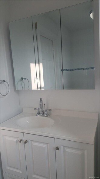 Building Photo - 14-16 Horton Avenue Unit 1st Floor