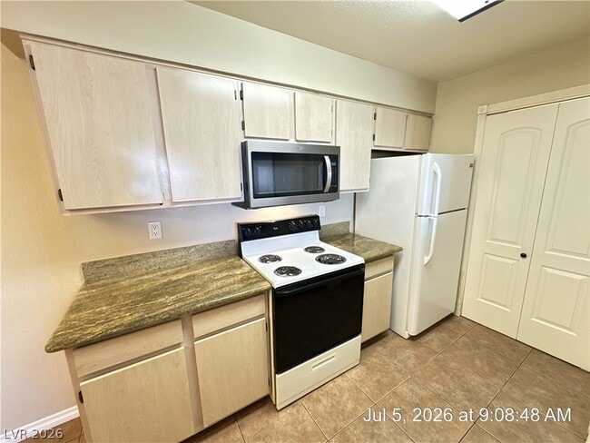 Building Photo - 1150 N Buffalo Dr