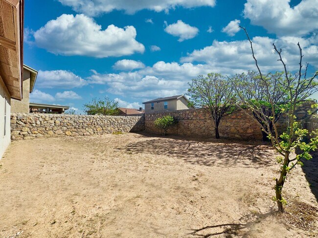 Building Photo - Eastside 3 Bedroom 2 Bath