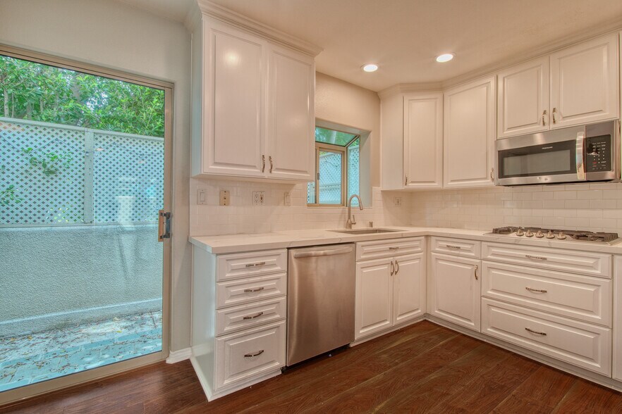 Building Photo - 14101 Dickens St