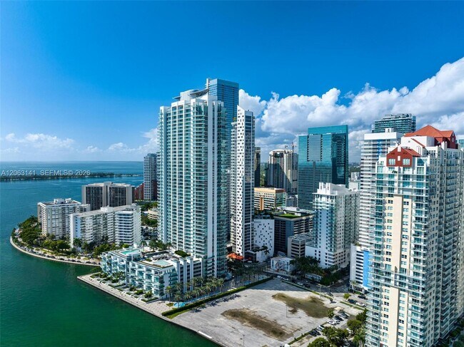 Building Photo - 1300 Brickell Bay Dr
