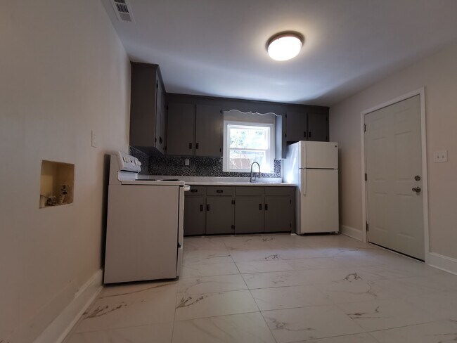 Kitchen - 514 Porter St