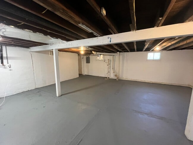Building Photo - Three bedroom on golf course