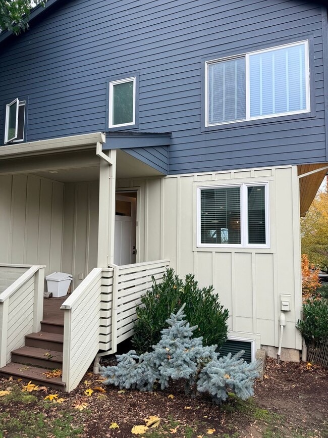 Building Photo - 4 bed/3.5 Bath Townhouse in Richmond Neigh...