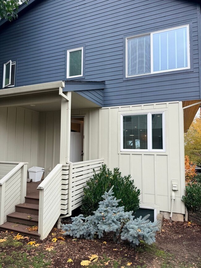 Building Photo - 4808 SE Franklin St