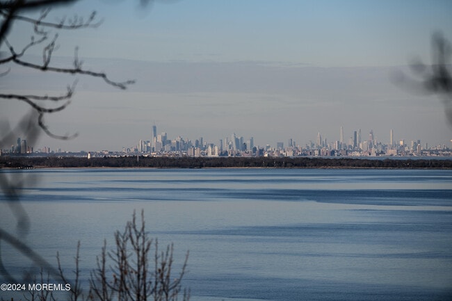 Building Photo - 164 S Linden Ave