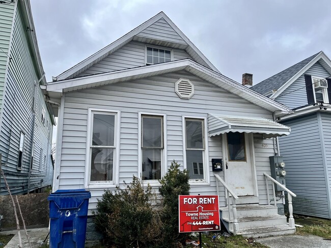 Primary Photo - 405 Bristol St