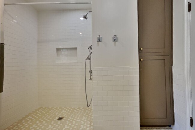 Building Photo - Charming Land Park Cottage – A Hidden Gem in the Heart of the City
