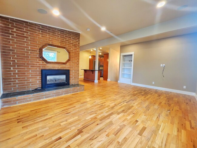 Building Photo - Beautiful 4 Bed 3 Bath Spacious Home in Renton