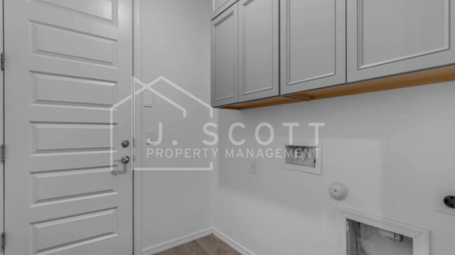 Building Photo - Modern 4-Bedroom Home with Upgraded Kitche...
