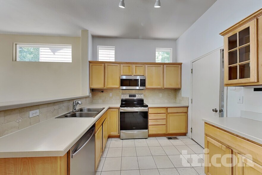 Building Photo - 5971 S Zeno Ct