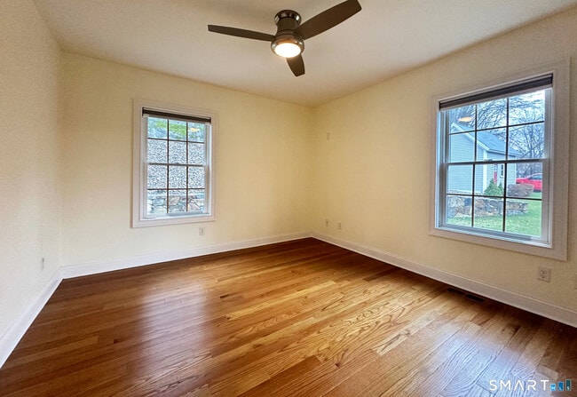 Building Photo - 8 Woodside Ave