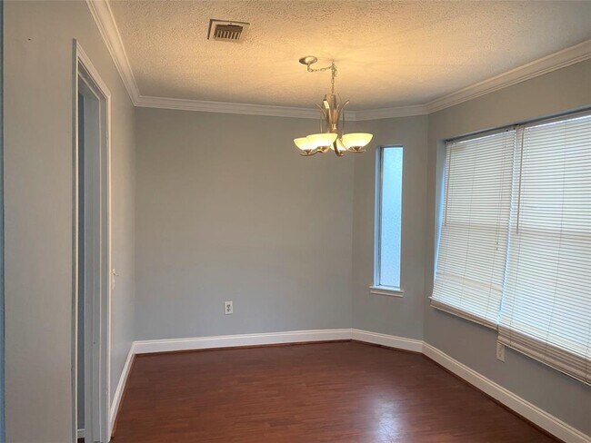 Building Photo - 15110 Howland St