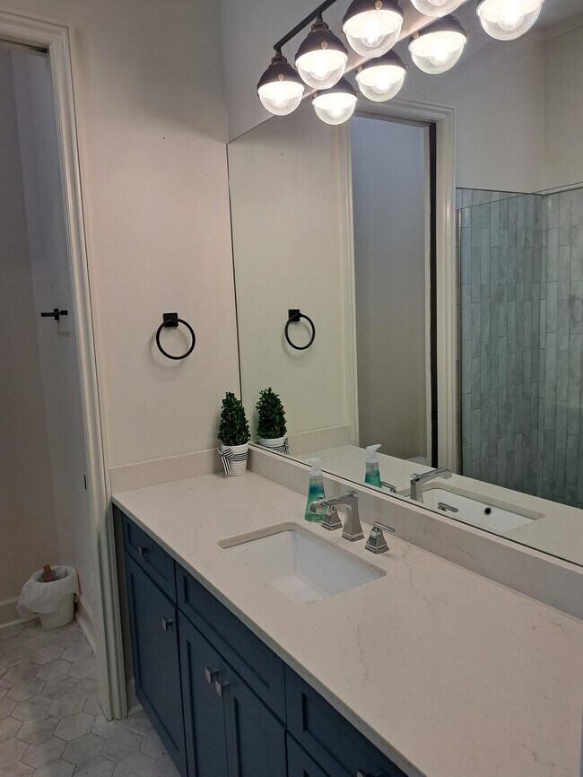 Building Photo - 7085 Fain Park Dr