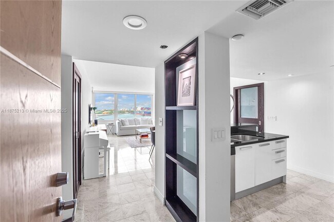 Building Photo - 400 South Pointe Dr