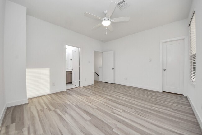 Building Photo - 18716 Centro Main St