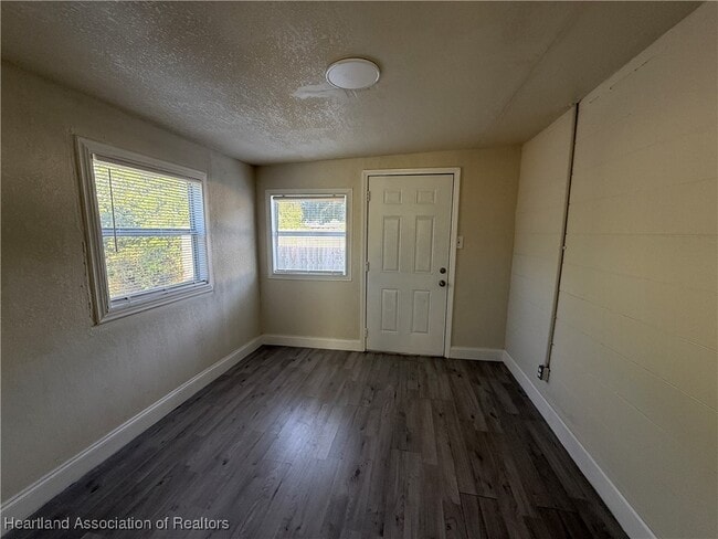 Building Photo - 173 E Rainbow St