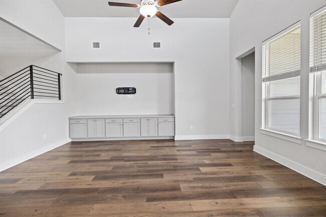 Building Photo - 11000 Charger Wy