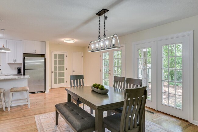 Building Photo - 1209 Azalea Dr
