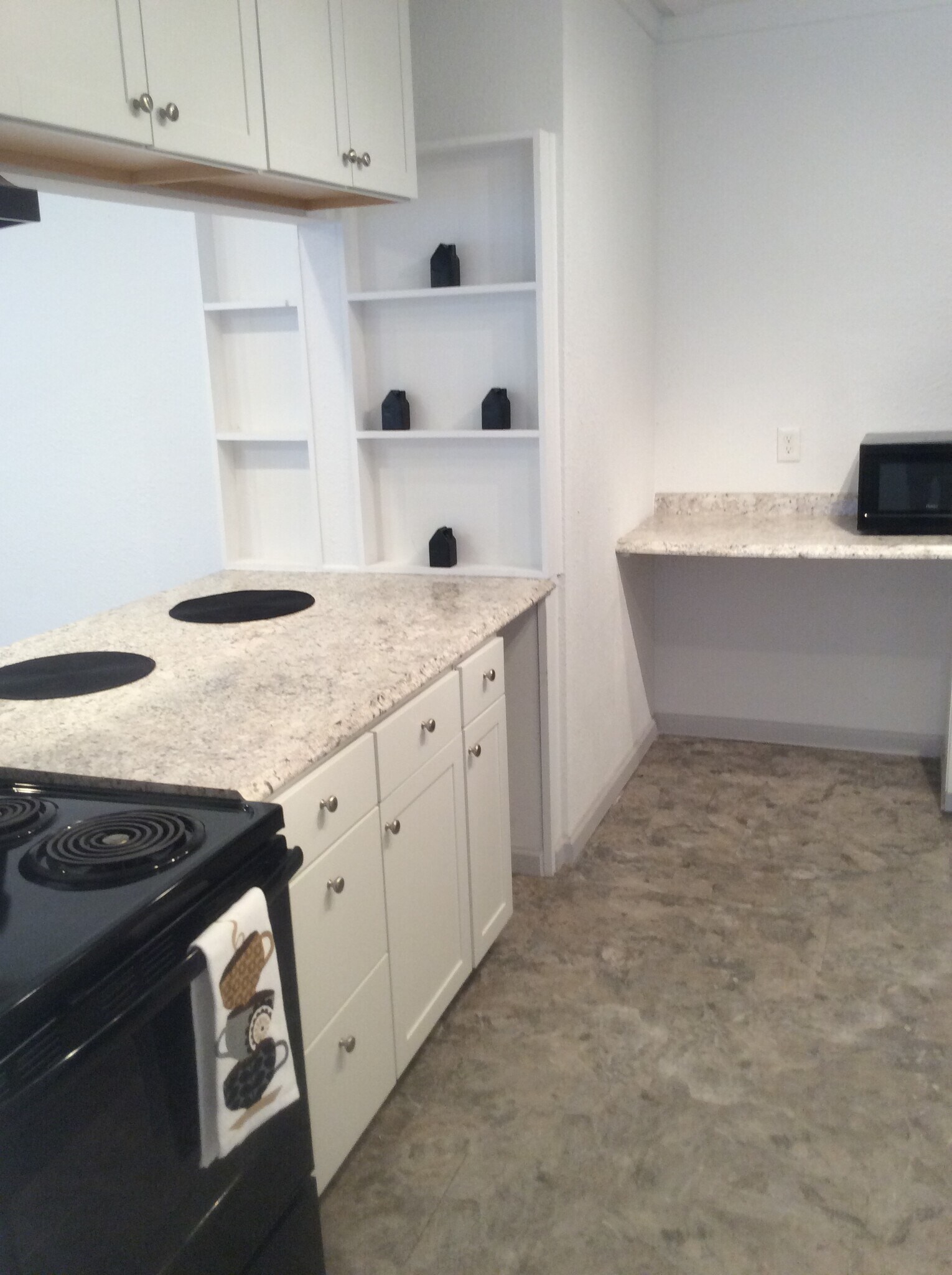 Counter Desk/Kitchen - 919 Phillips St