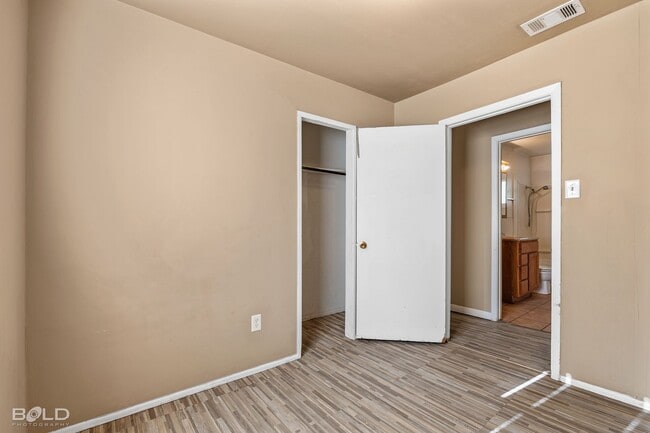 Building Photo - 1222 Lampkin St