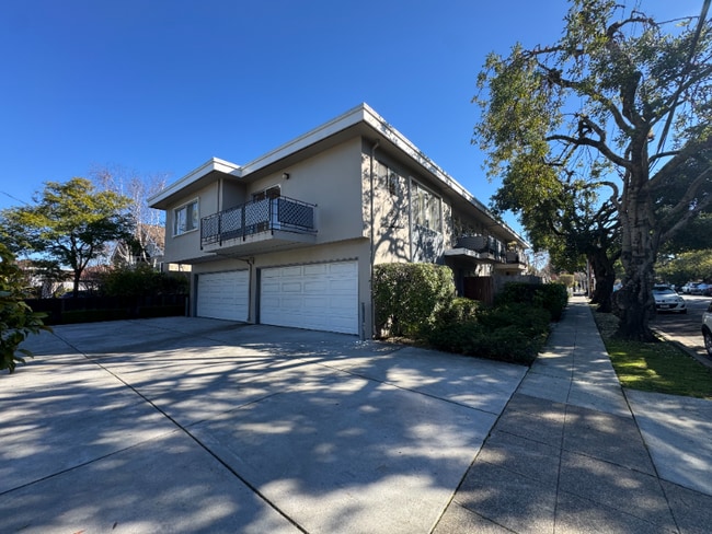 Building Photo - 860 Prospect Row